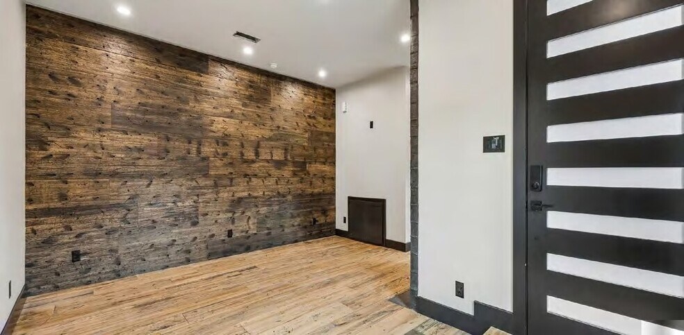 More Photos Of 3414 Asbury St, Dallas Specialty For Sale