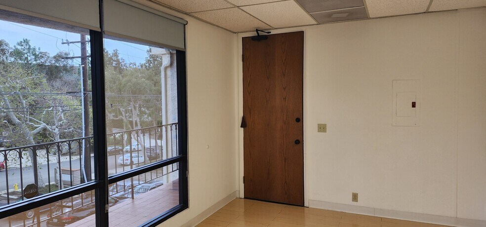 More Photos Of 28025 Dorothy Dr, Agoura Hills Office For Lease