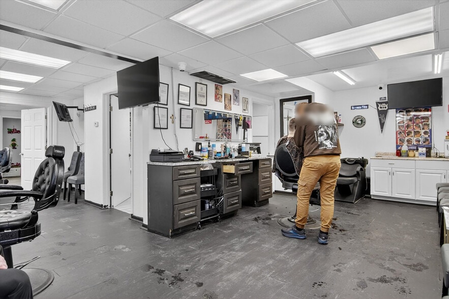 More Photos Of 7045 Cooley Lake Rd, West Bloomfield Freestanding For Sale