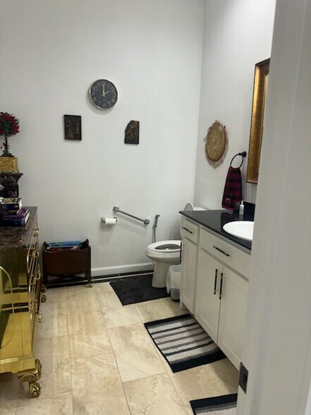 More Photos Of 703 E Oates Rd, Garland Unknown For Lease