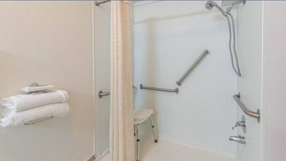 More Photos Of 555 N Trimble Rd, Mansfield Hotel For Sale