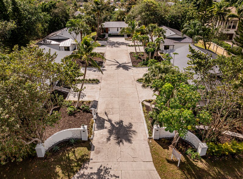 More Photos Of 2600 Lakeview Dr, Naples Apartments For Sale