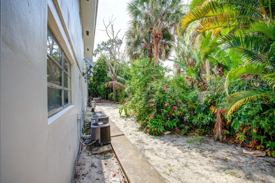 More Photos Of 1916 SW 11th St, Fort Lauderdale Apartments For Sale