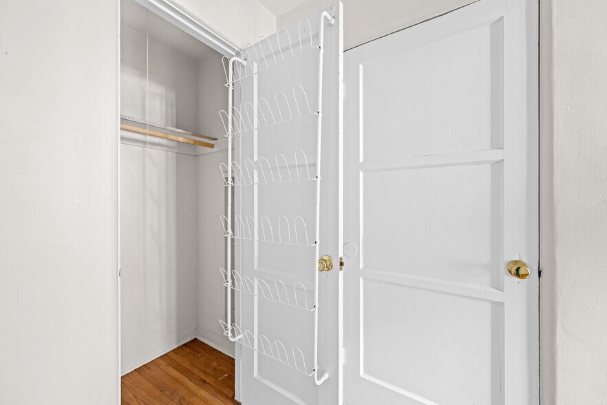 More Photos Of 2106 Valentine St, Los Angeles Apartments For Sale