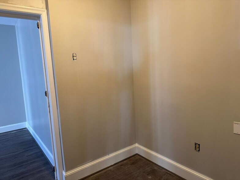 More Photos Of 199 Union St, Occoquan Storefront Retail Residential For Sale