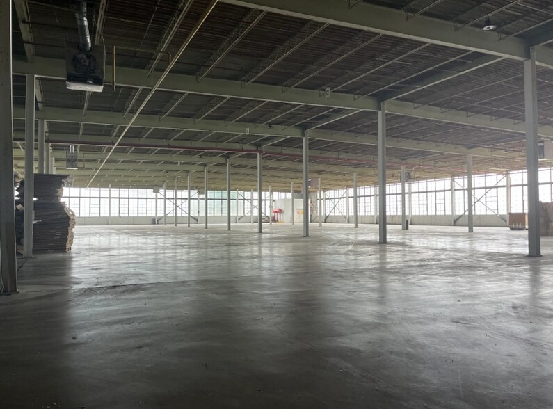 More Photos Of 1119 Kickapoo St, Lincoln Warehouse For Lease