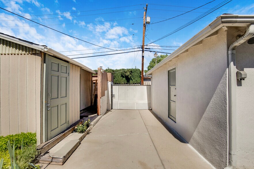 More Photos Of 661 W Riggin St, Monterey Park Apartments For Sale
