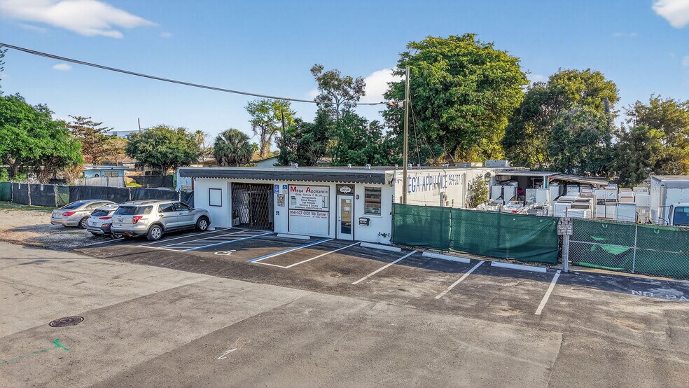 More Photos Of 3928 SW 12th Ct, Fort Lauderdale Manufacturing For Sale