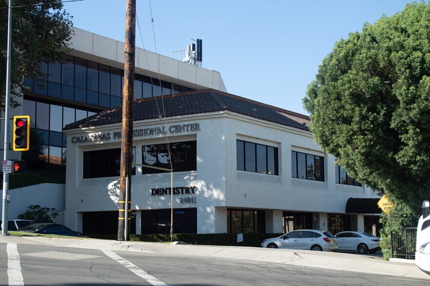More Photos Of 24011 Ventura Blvd, Calabasas Medical For Lease