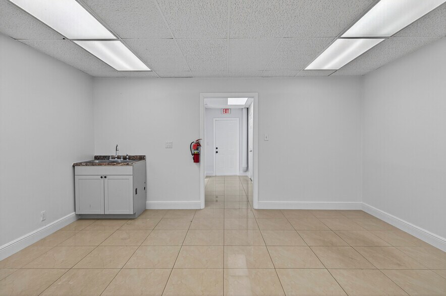 More Photos Of 1750 E Commercial Blvd, Fort Lauderdale Storefront For Lease