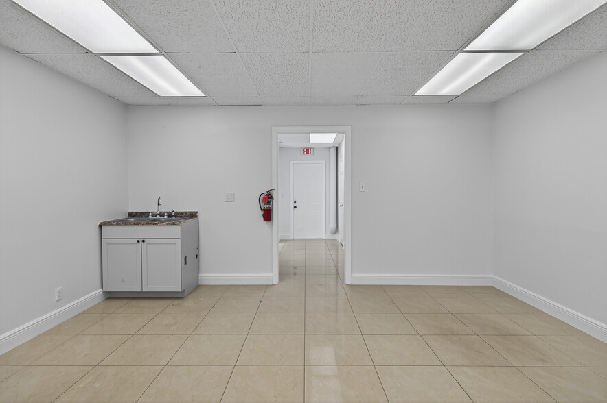 More Photos Of 1750 E Commercial Blvd, Fort Lauderdale Storefront For Lease