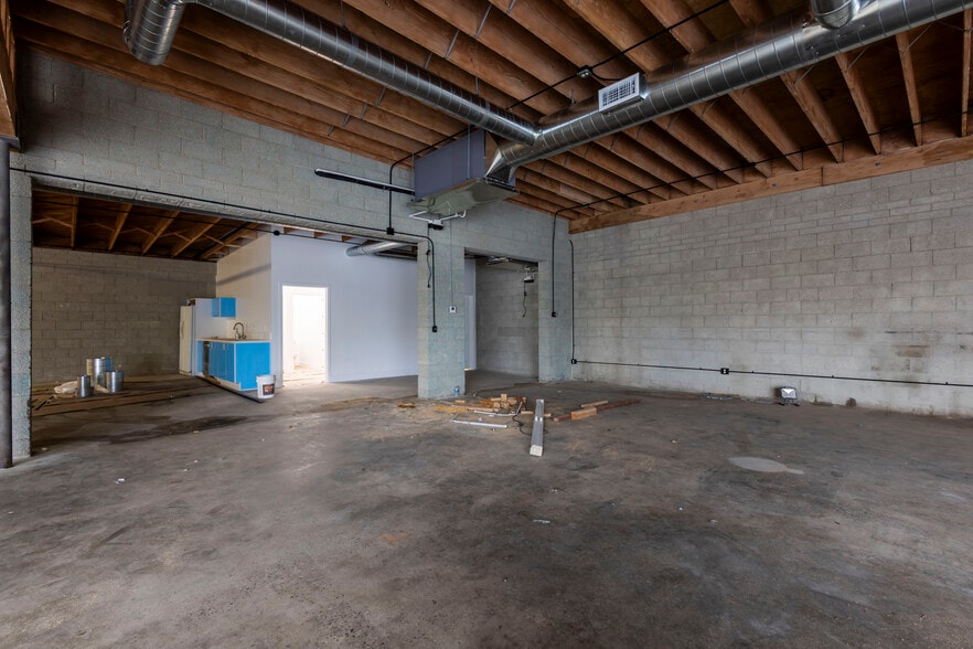 More Photos Of 8651-8655 Washington Blvd, Los Angeles Auto Repair For Lease