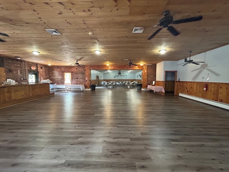More Photos Of 337 Peacock St, Pottsville General Retail For Sale
