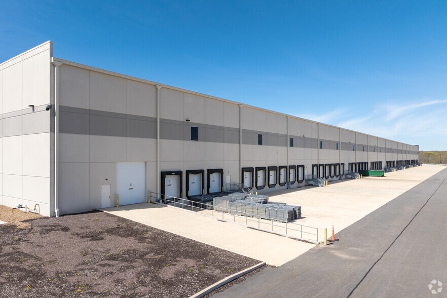 More Photos Of 180 First Ave, Gouldsboro Distribution For Lease