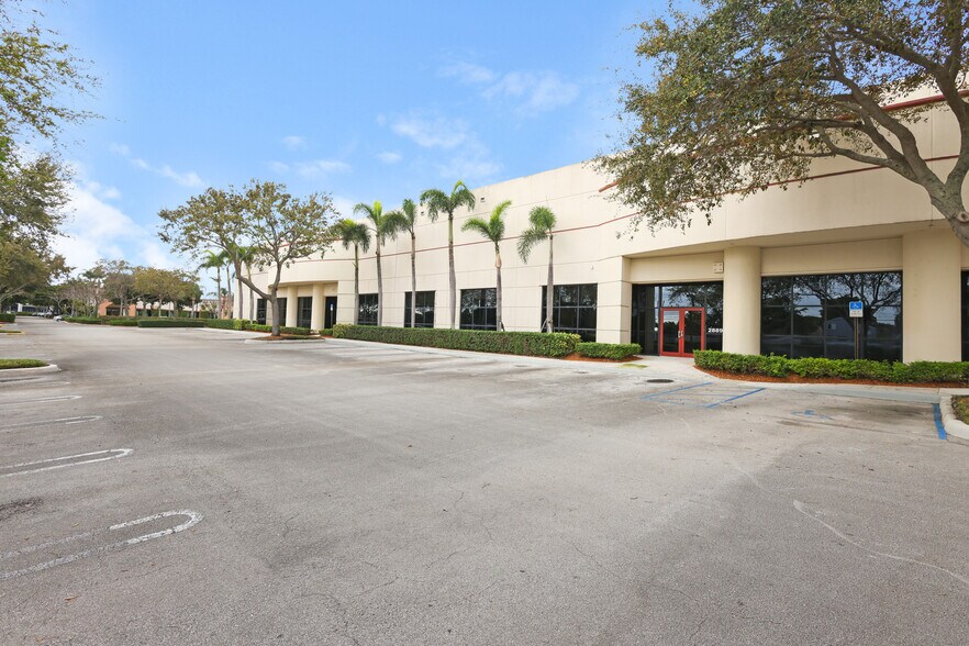 More Photos Of 2805-2889 N Commerce Pky, Miramar Distribution For Lease