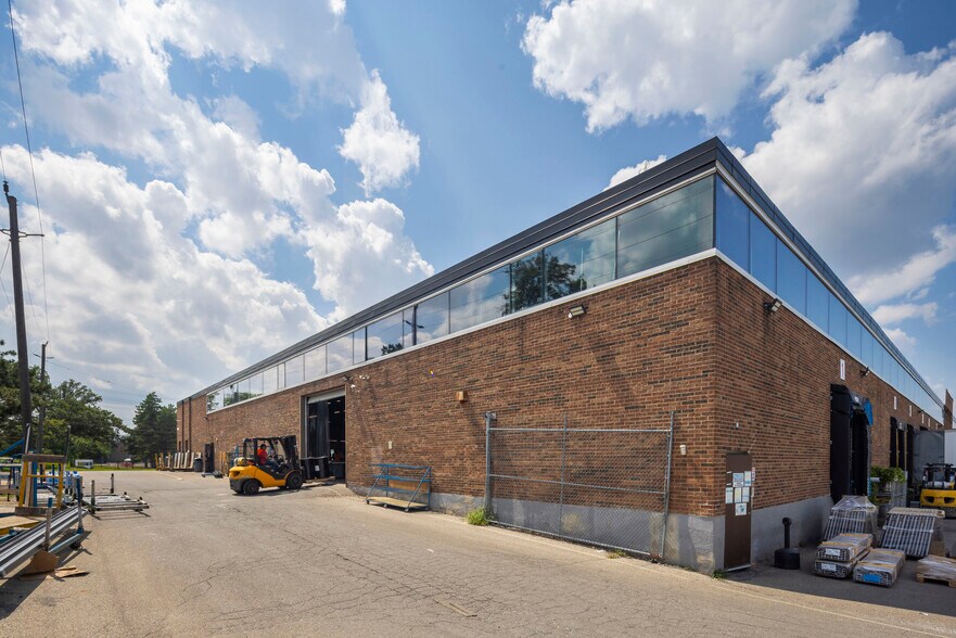 More Photos Of 6811 Goreway Dr, Mississauga Warehouse For Sale