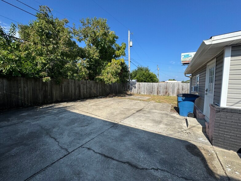 More Photos Of 3707 W 23rd St, Panama City Office For Sale