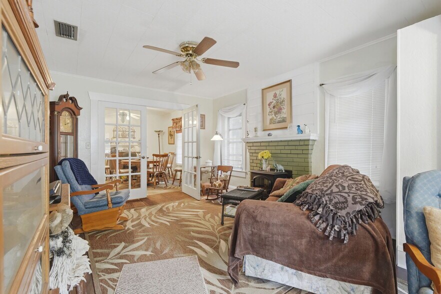 More Photos Of 718 E New York Ave, Deland Specialty For Sale
