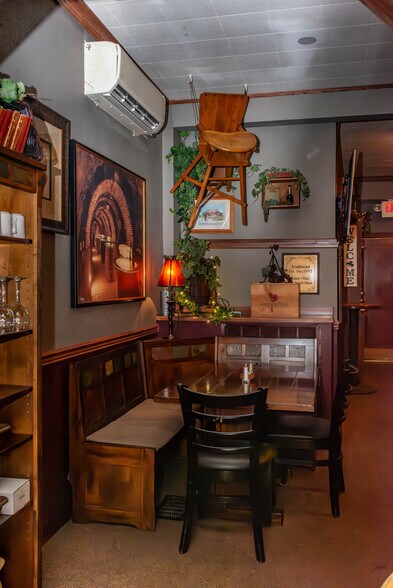 More Photos Of 205 Main St, Onalaska Specialty For Sale