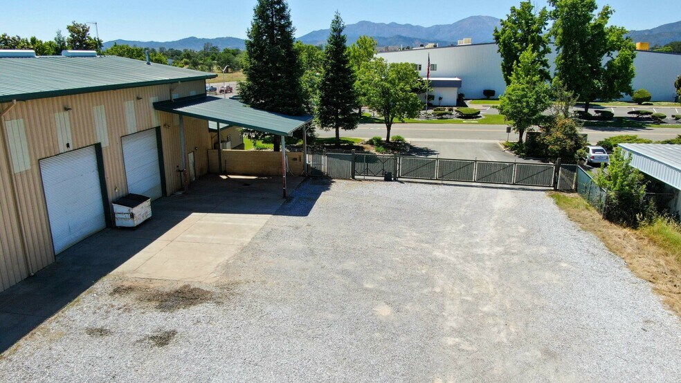 More Photos Of 1577 Beltline Rd, Redding Warehouse For Lease