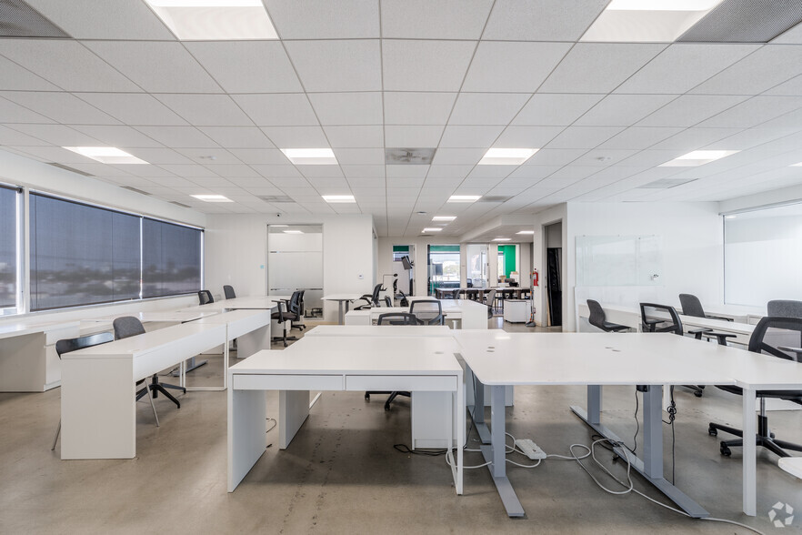 More Photos Of 8065-8075 W 3rd St, Los Angeles Loft Creative Space For Lease