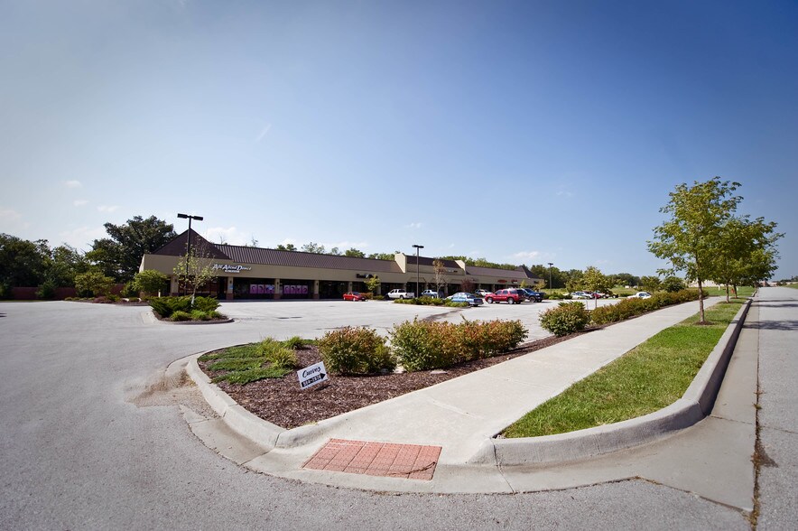 More Photos Of 8560 N Green Hills Rd, Kansas City Unknown For Lease