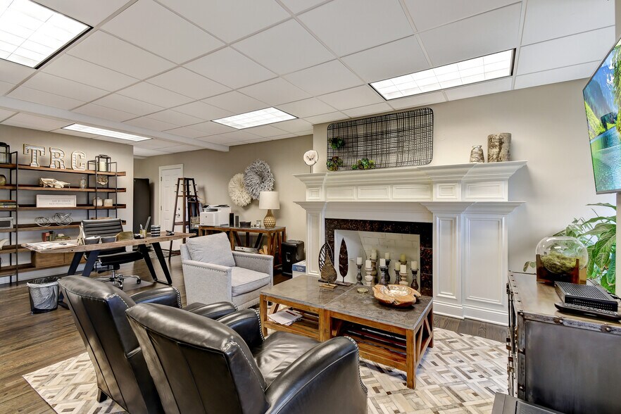 More Photos Of 103 E Ogden Ave, Clarendon Hills Office For Sale