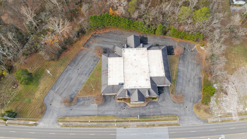 More Photos Of 300 N Tennessee Ave, Etowah Funeral Home For Sale