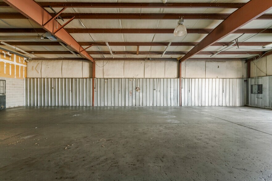 More Photos Of 12 S 111th Ave, Tulsa Service For Lease