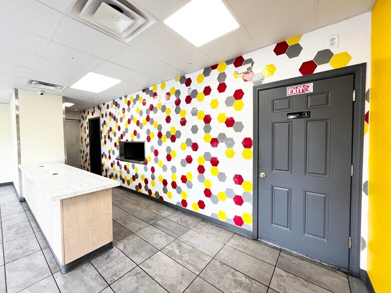 More Photos Of 688 Washington St, Middletown Freestanding For Lease