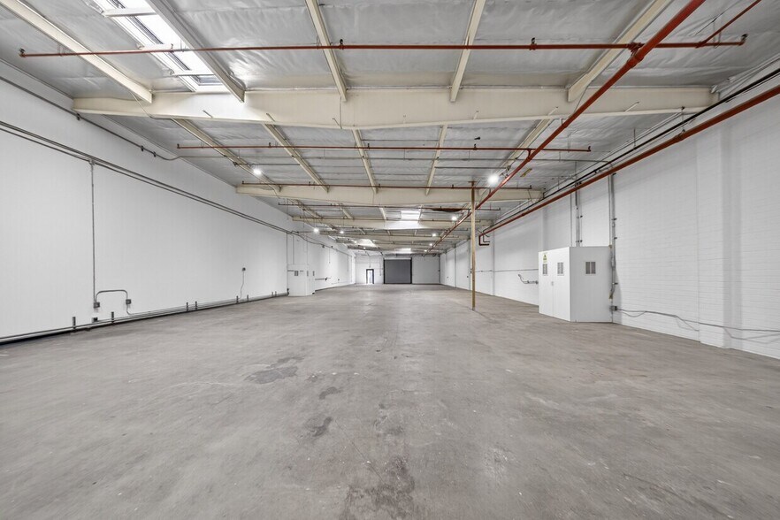 More Photos Of 7608-7684 N Clybourn Ave, Sun Valley Light Manufacturing For Sale