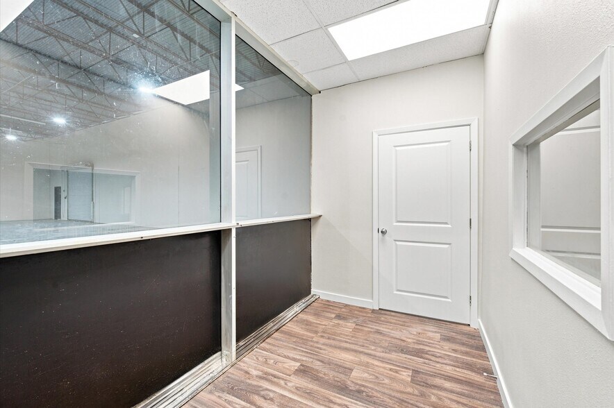 More Photos Of 1440 Cedar Post Ln, Houston Warehouse For Sale
