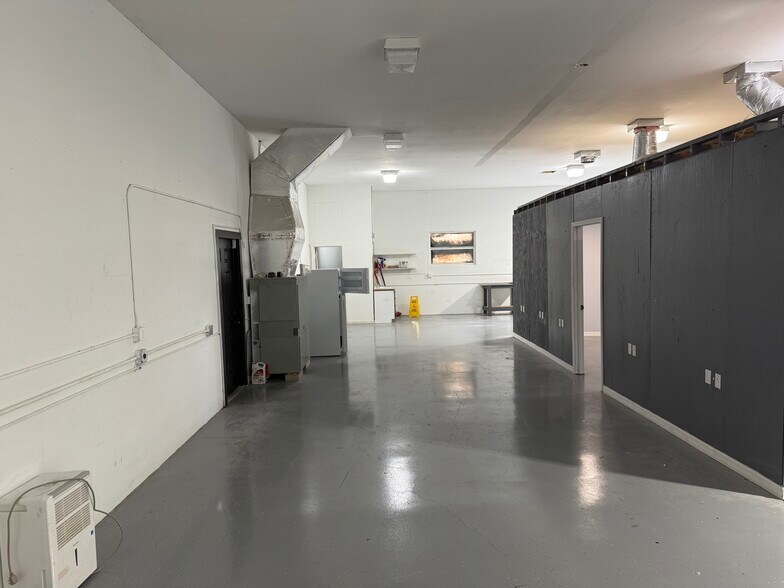 More Photos Of 8132 Cormel St, Port Richey Industrial For Lease