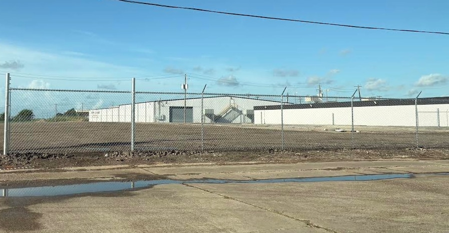 More Photos Of 101 W 4th St, Freeport Warehouse For Lease