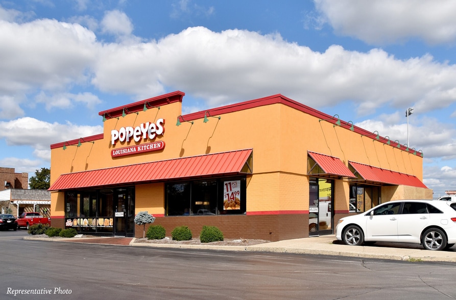 Primary Photo Of 7458 W Appleton Ave, Milwaukee Fast Food For Sale