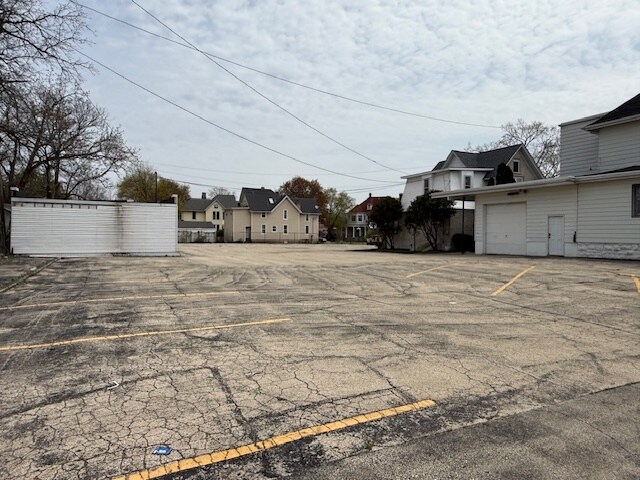 More Photos Of 304 N 5th St, Rockford Specialty For Sale