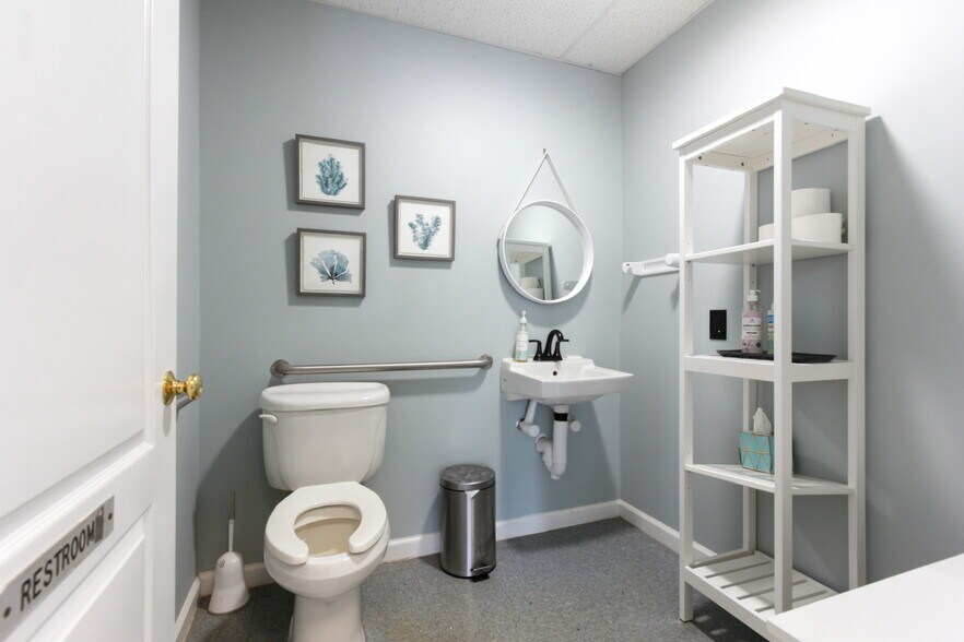 More Photos Of 36 Walnut St, Thurmont Warehouse For Lease