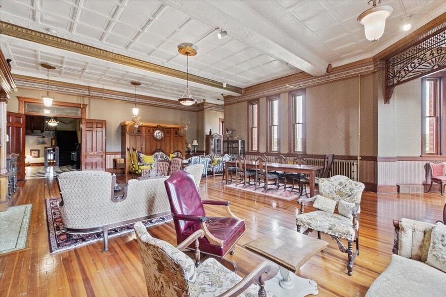 More Photos Of 49 Florida Ave, Amsterdam Hospitality For Sale