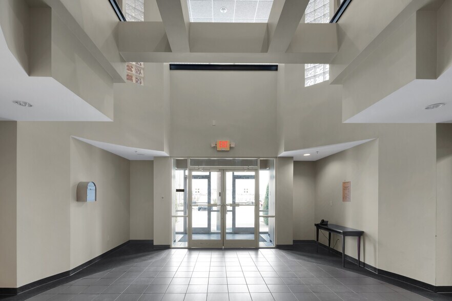 More Photos Of 2600 Stanley Gault Pky, Louisville Light Manufacturing For Lease