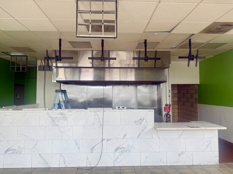 More Photos Of 947 W Olive Ave, Porterville Freestanding For Lease