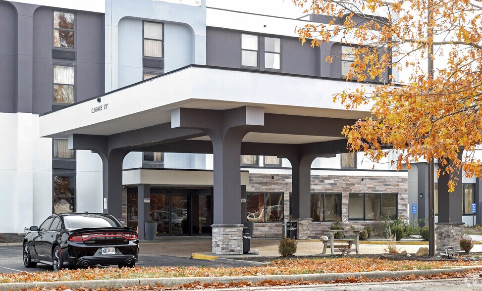 More Photos Of 2311 N Shadeland Ave, Indianapolis Hotel For Sale