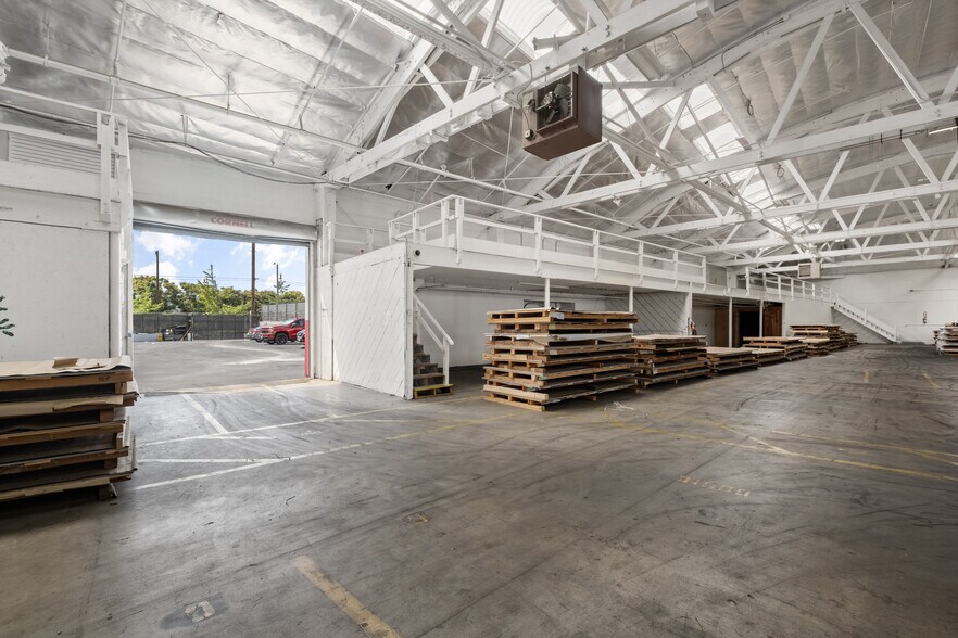 More Photos Of 3417 Vineyard Ave, Los Angeles Warehouse For Lease