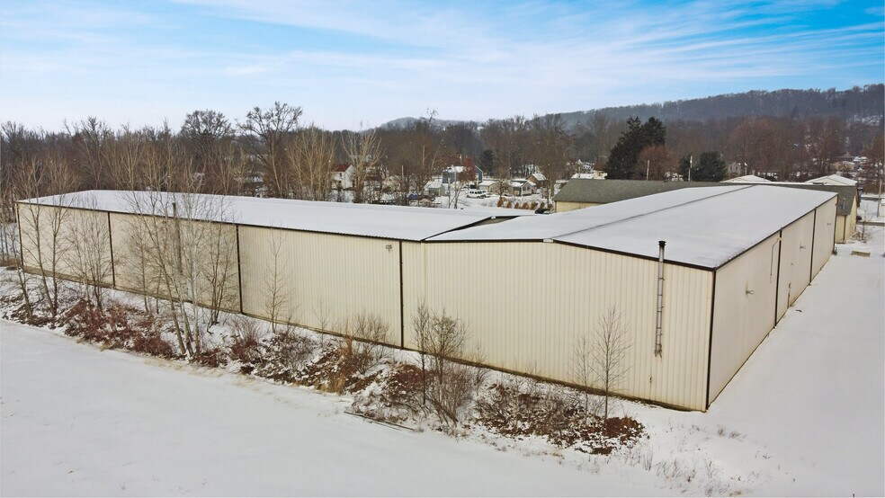 More Photos Of 3000 S 1st St, Clinton Manufacturing For Sale