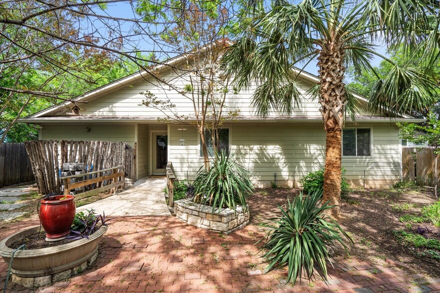 More Photos Of 1213 Justin Ln, Austin Healthcare For Sale