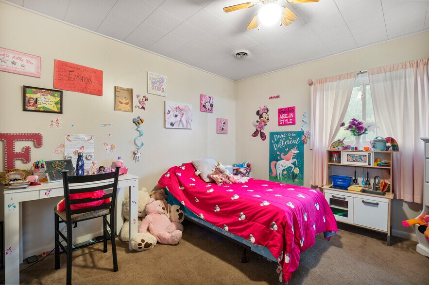 More Photos Of 17001 IN-3, Eaton Bar For Sale