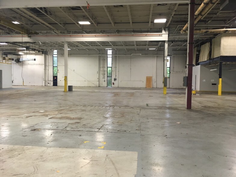More Photos Of 414 E 40th St, Holland Manufacturing For Lease