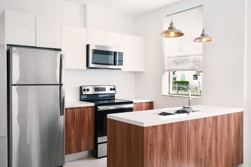 More Photos Of 924 Marseille Dr, Miami Beach Apartments For Sale