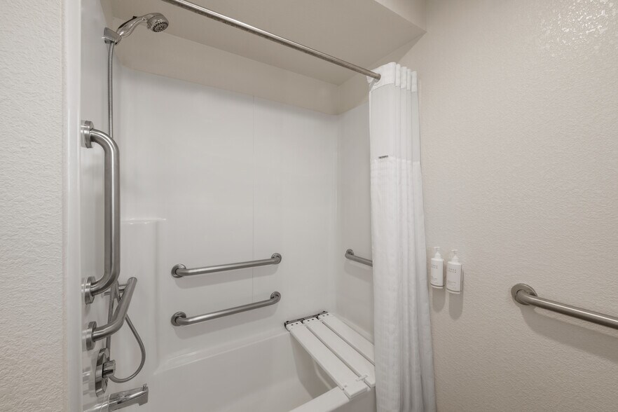 More Photos Of 888 S Main St, Fort Bragg Hotel For Sale