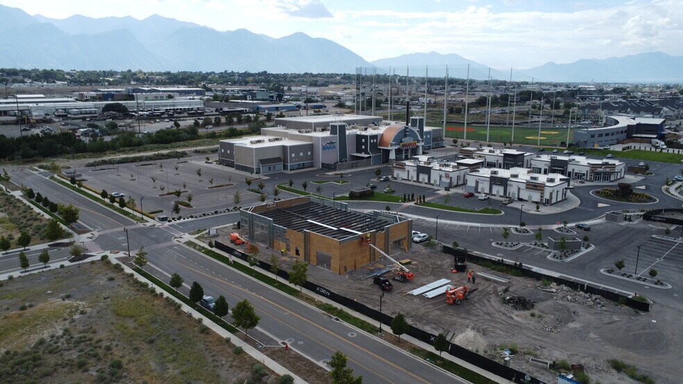 More Photos Of 634 N Mill Road, Vineyard Storefront Retail Office For Lease