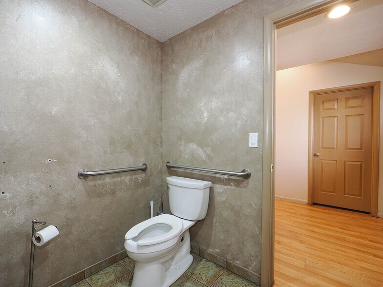 More Photos Of 1565 E 3900 S, Salt Lake City Office For Sale